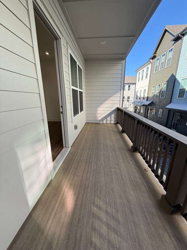 Building Photo - Gorgeous Chosewood/Grant Park Townhome