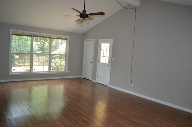 Building Photo - 254 W Wynngate Dr
