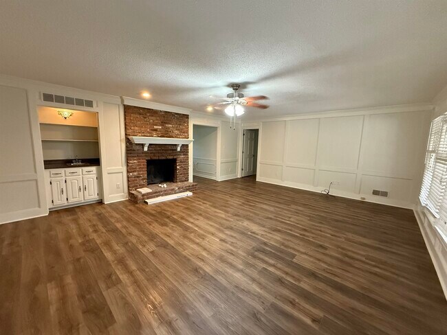 Building Photo - 3048 Sandy Creek Dr