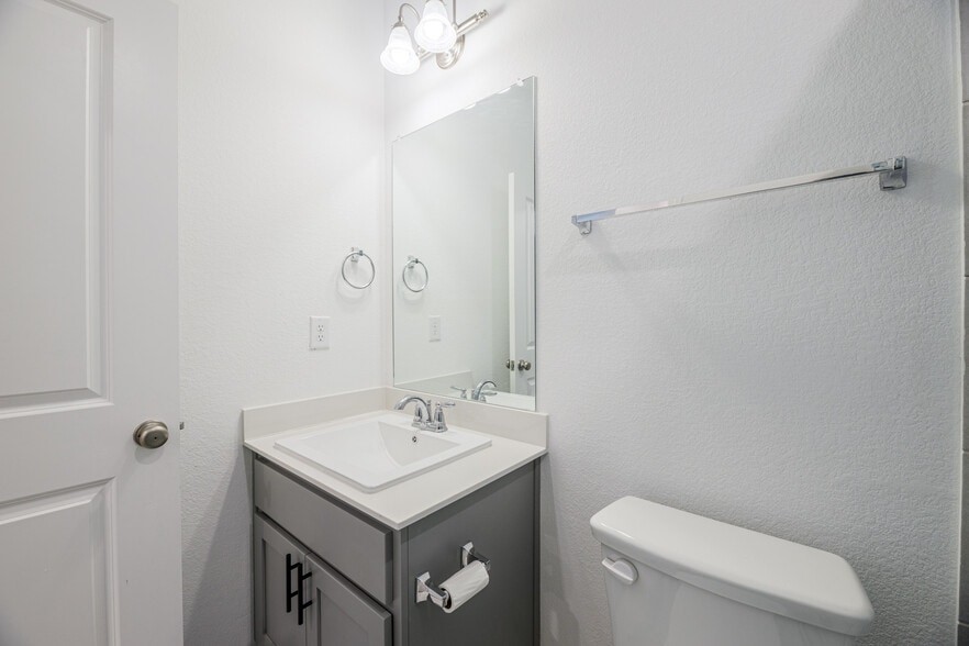 Washroom - 9916 Hennings St