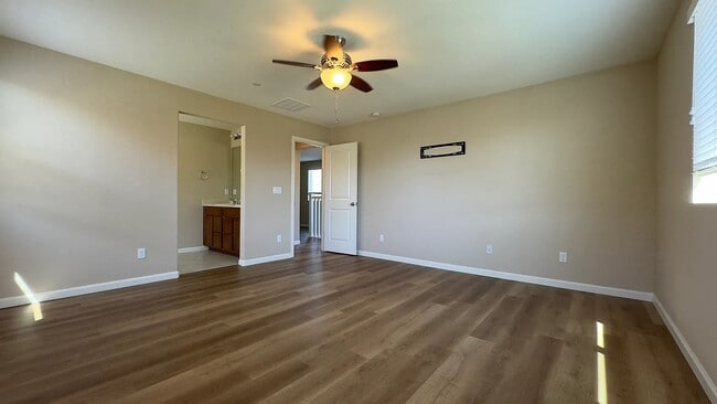 Building Photo - 2501 Chuck Hammond Dr