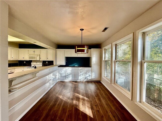 Building Photo - 26 Shakespeare Dr