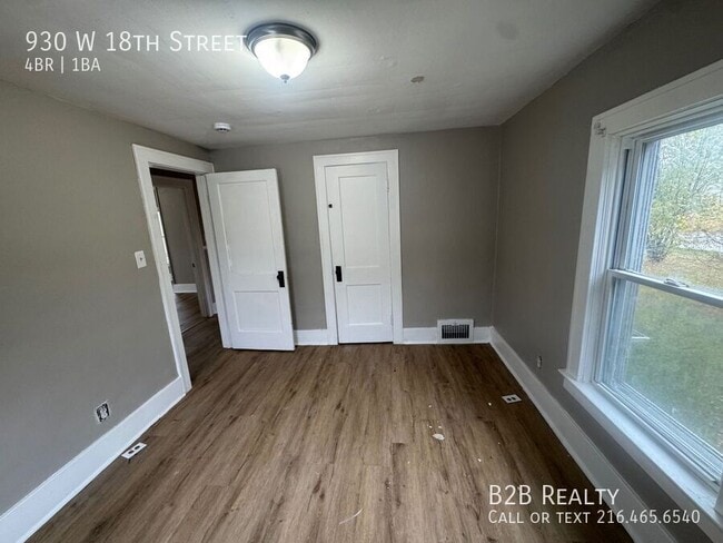 Building Photo - 930 W 18th St