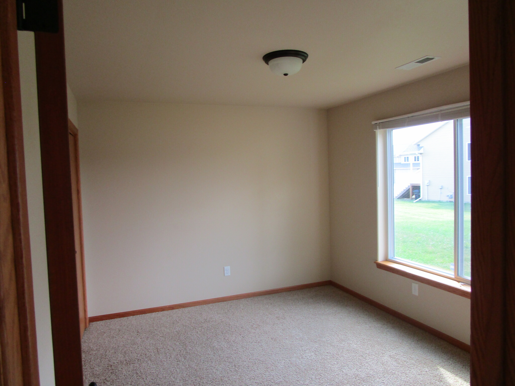 Lower level bedroom - 1472 Palisades Dr