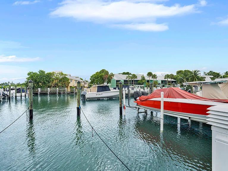 Building Photo - 98202 Windward Ave