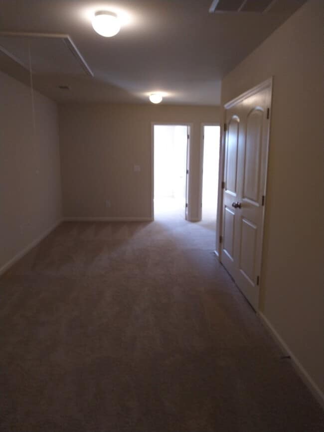Building Photo - 3 bed/ 2.5 bath!!!