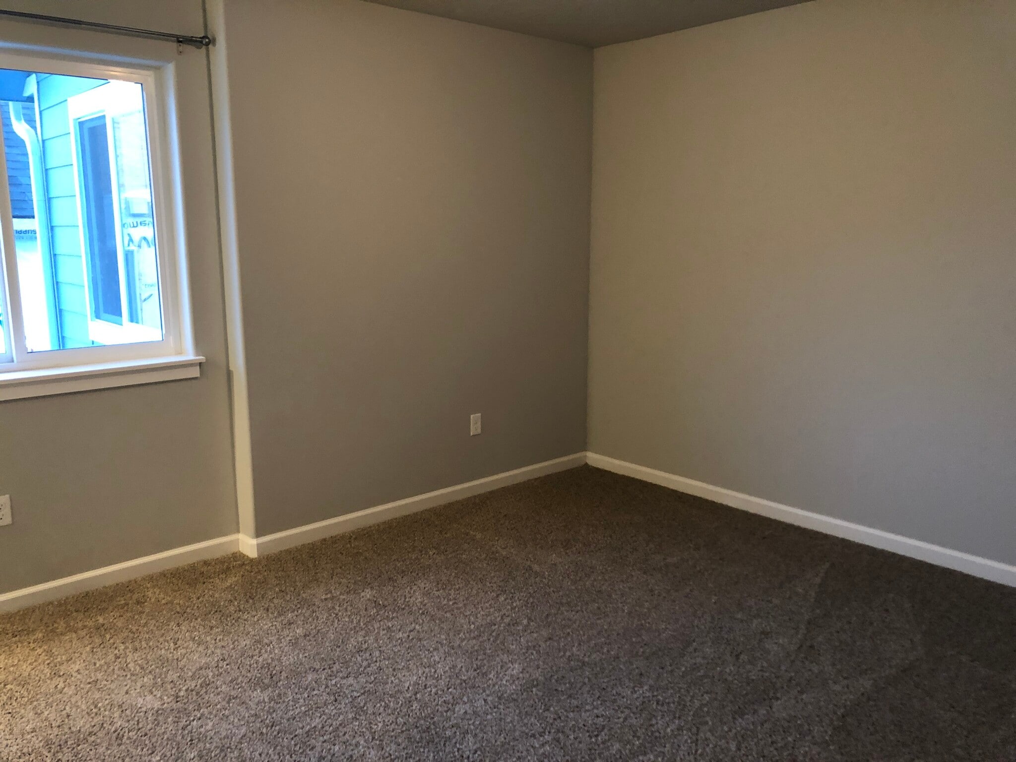 Building Photo - 1358 SW Center St