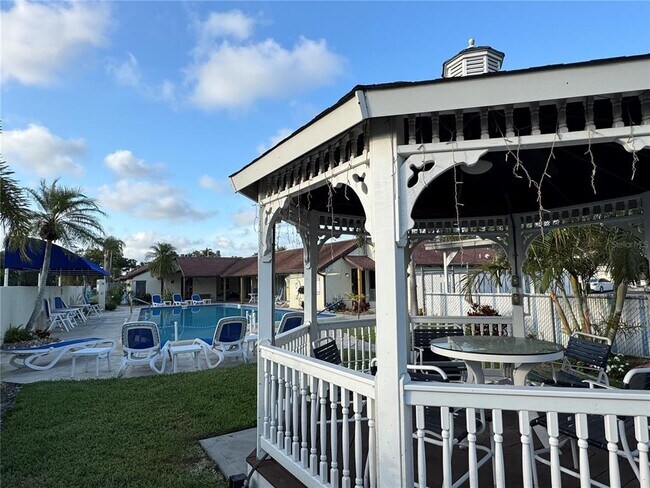 Building Photo - 1100 E Bay Dr