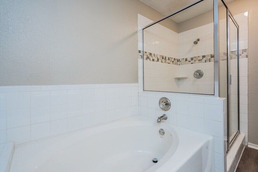 Building Photo - 705 Nightingale Cir