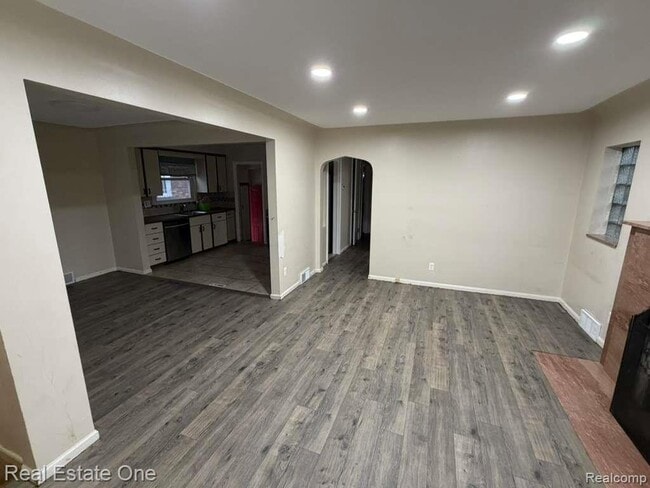 Building Photo - 6835 Rosemont Ave