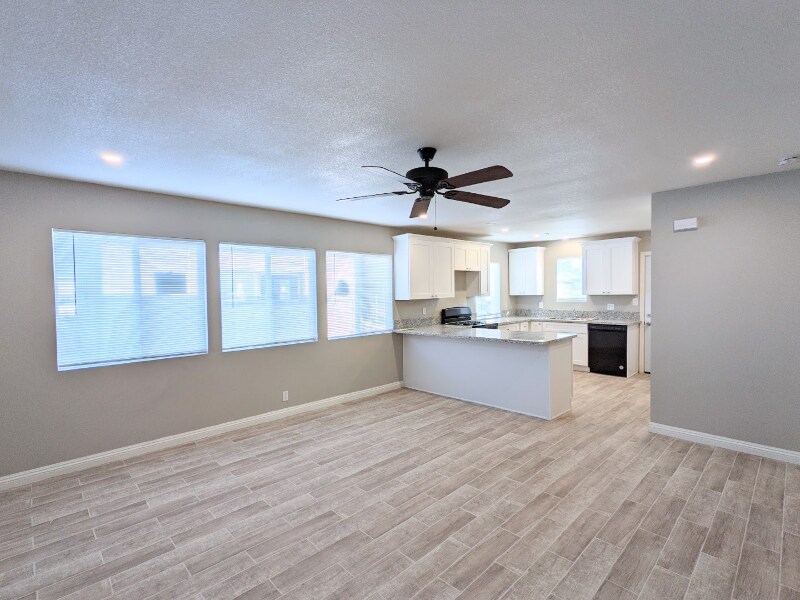 Building Photo - 7773 Philbin Ave