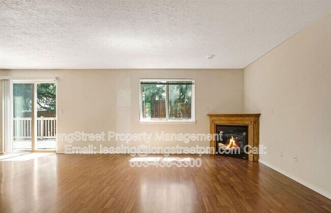 Building Photo - 332 NE Carmen Pl