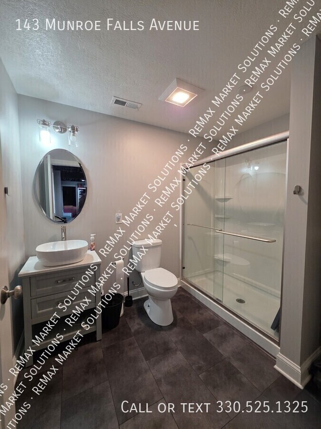 Building Photo - 143 Munroe Falls Ave