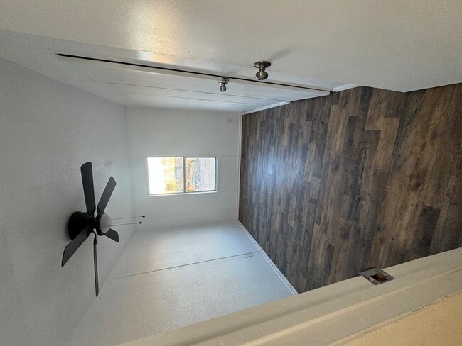 Building Photo - 14574 W 3rd St