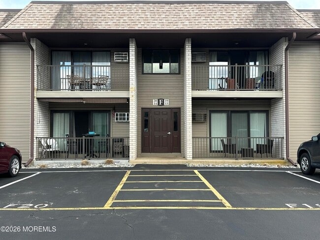 Building Photo - 330 Shore Dr