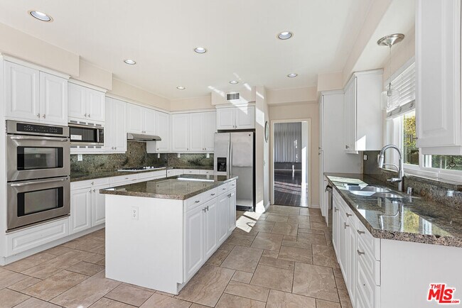 Building Photo - 24310 Belford Ct