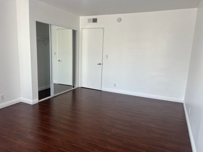 Building Photo - $3850 / 3br - Condo 3 beds 2 baths (West LA)
