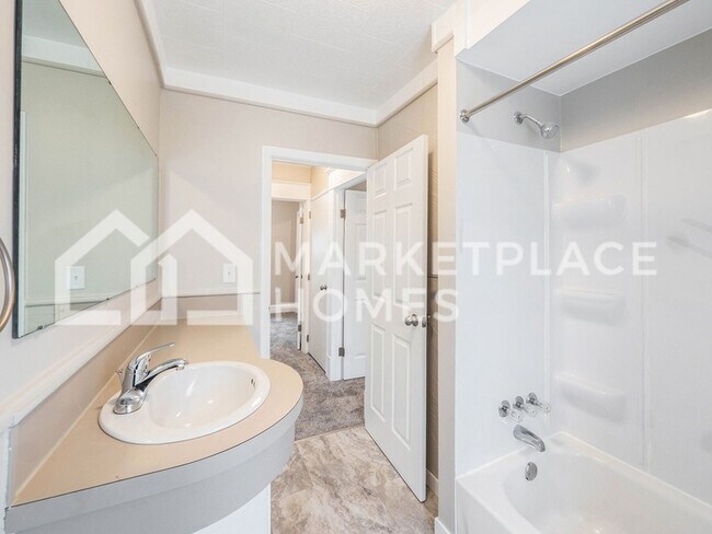 Building Photo - 1105 May St