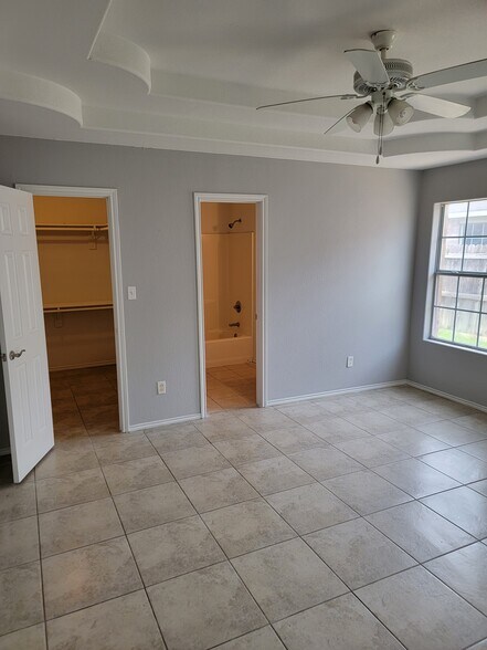 Building Photo - 2701 Silver Oak Ave