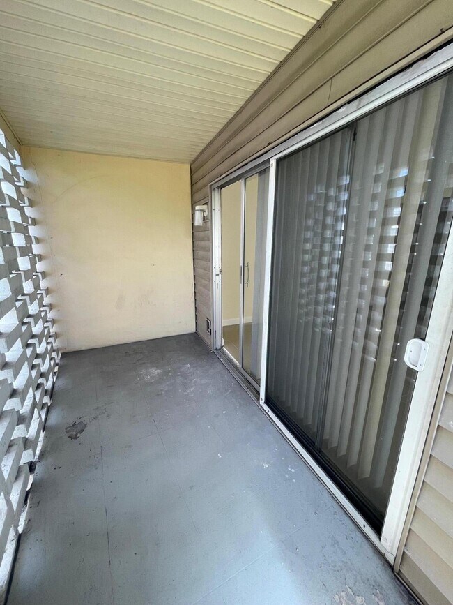 Building Photo - 1500 Crescent Cir