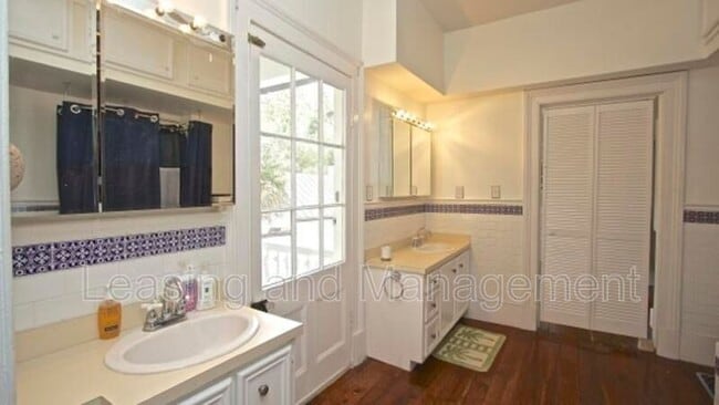 Building Photo - 27 Smith St