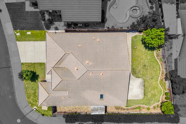 Building Photo - 9259 Crystal Falls Way