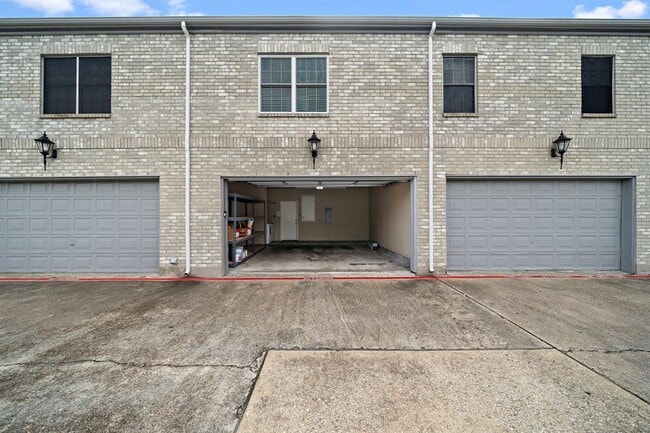 Building Photo - 7382 Regency Square Ct