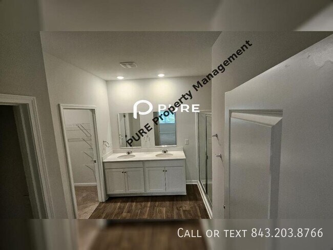 Building Photo - Downstairs Master - 5 BEDROOM HOME Berkele...