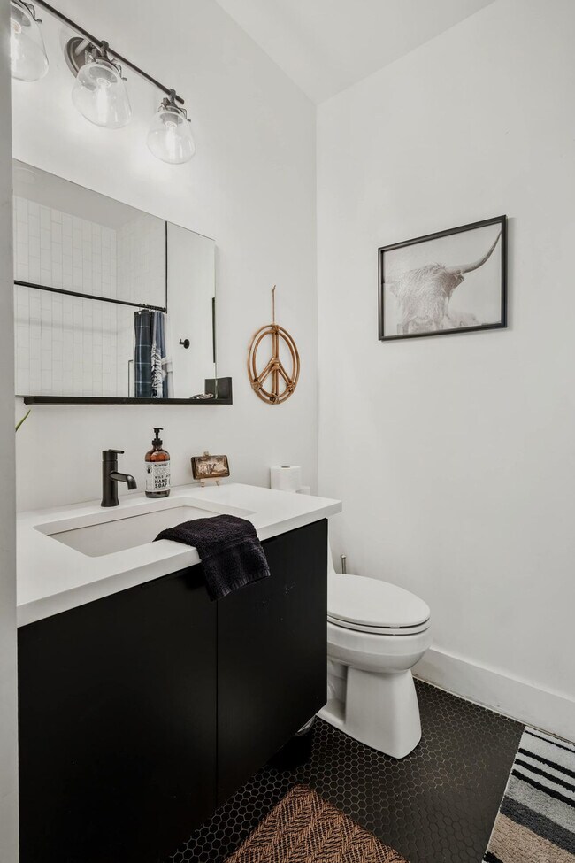 Building Photo - 1007 12th Ave N