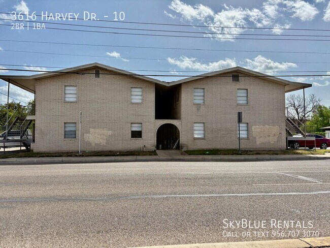 Building Photo - 3616 Harvey Dr W