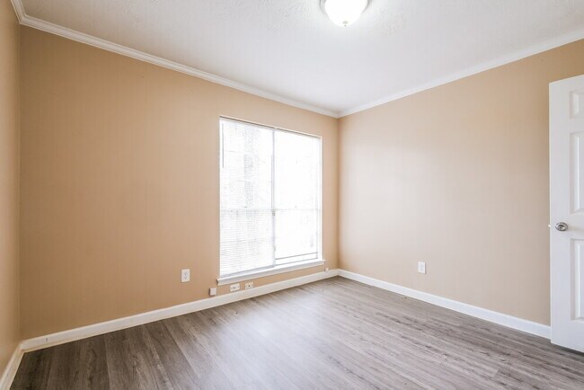 Building Photo - 11010 Highridge Ct