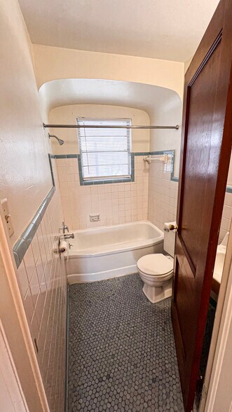 Bathroom - 227 W Dunklin St