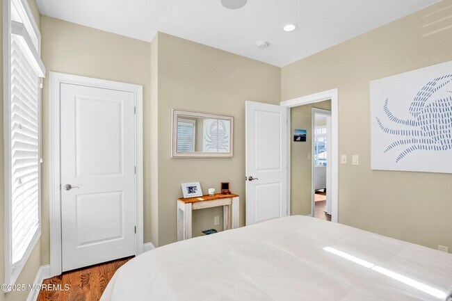 Building Photo - 206 N Lagoon Rd