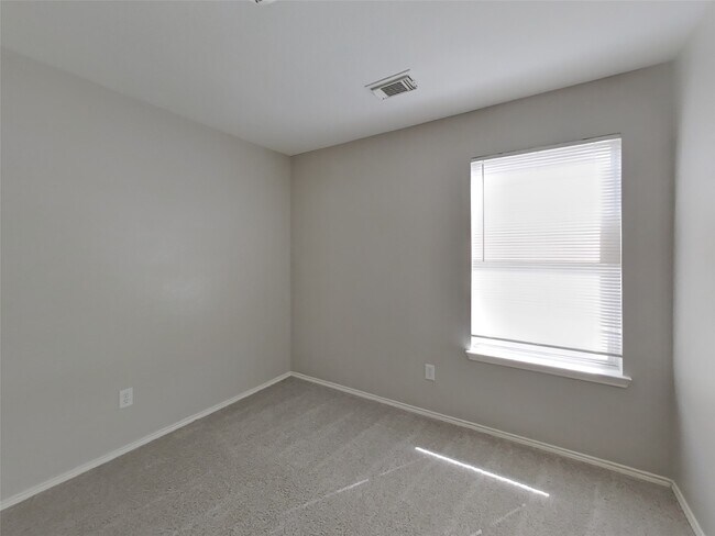 Building Photo - 2642 Skyview Shadows Ct