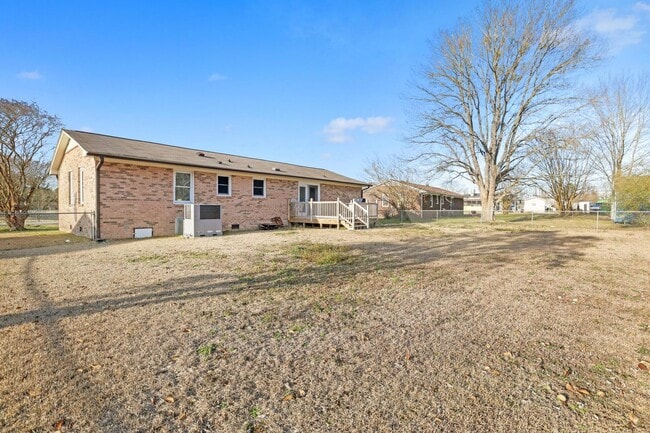 Building Photo - Pet Friendly Rental with no carpet!