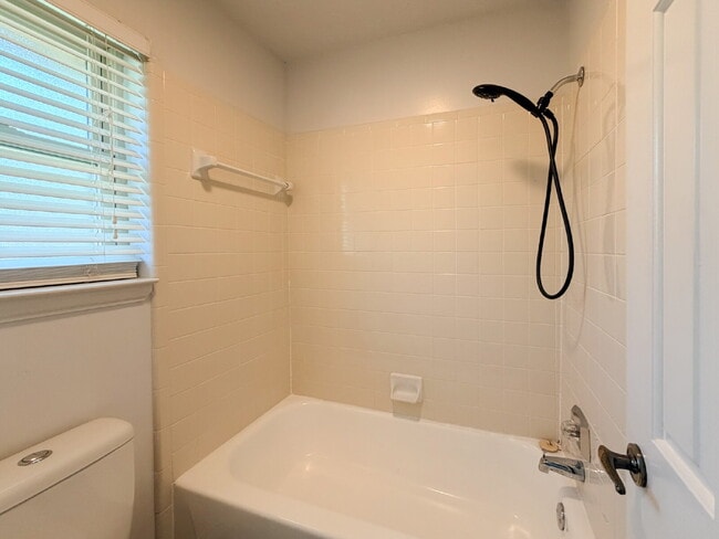 Building Photo - Charming 3-Bedroom Gem with 2 Full Baths in Crowley!