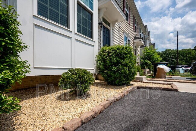 Building Photo - 367 Ontario Dr