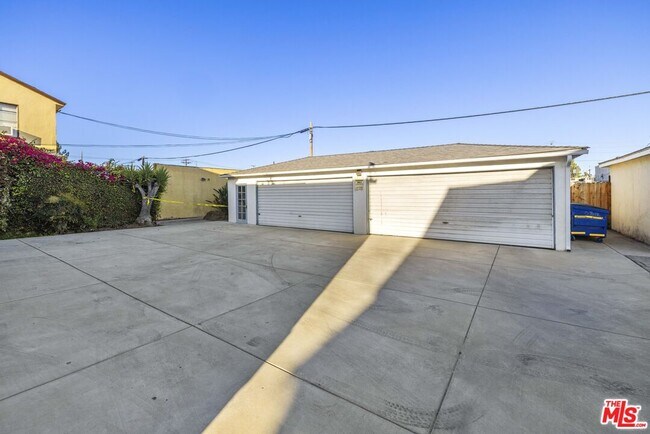 Building Photo - 5324 Vantage Ave