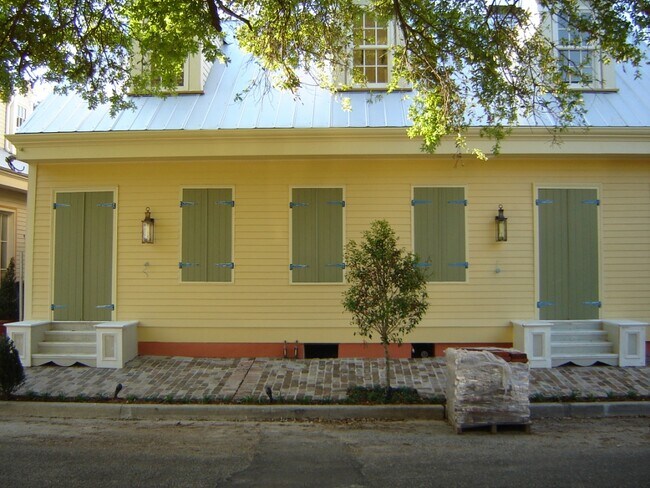 Building Photo - 3027 Chestnut St