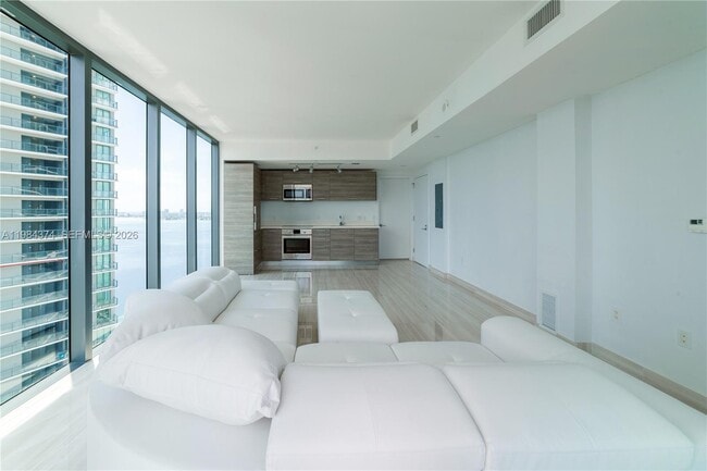 Building Photo - 650 NE 32nd St