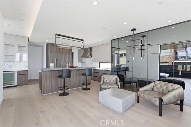 Building Photo - 300 25th St