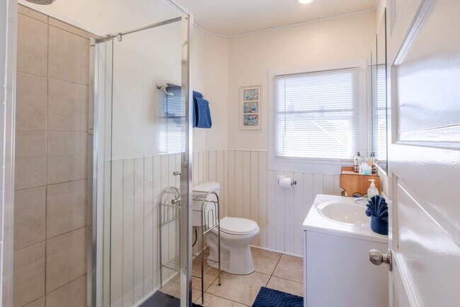 Building Photo - 640 S Columbia St