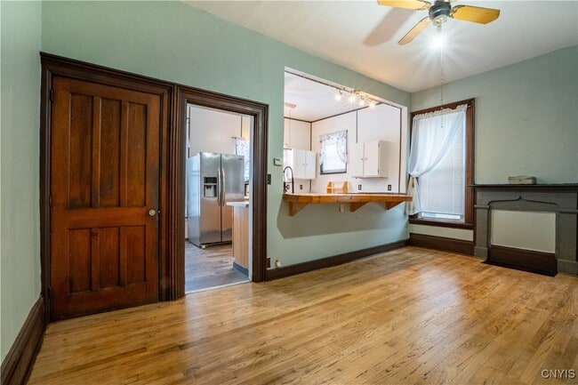 Building Photo - 13 W Monroe St