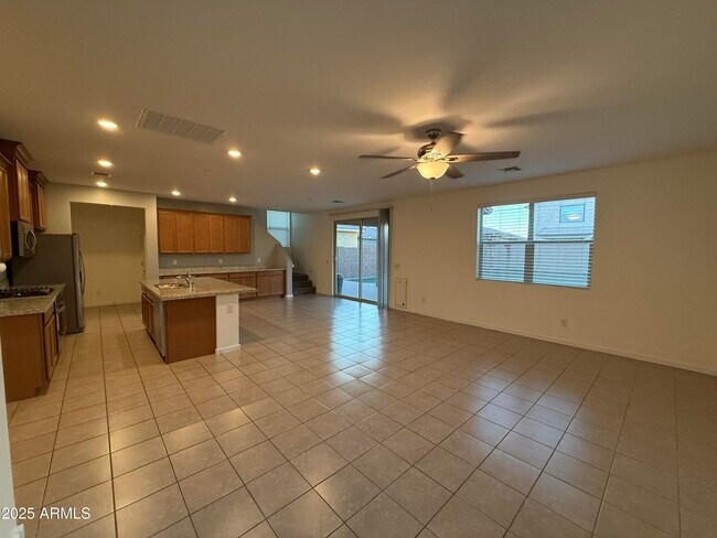 Building Photo - 14074 W Valentine St
