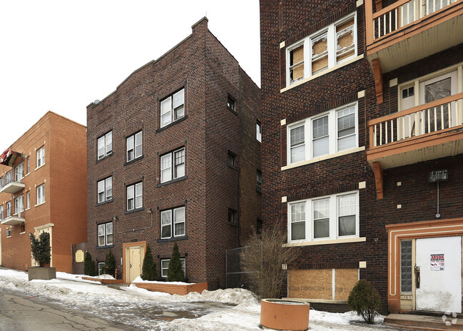 Building Photo - West Court Apartments