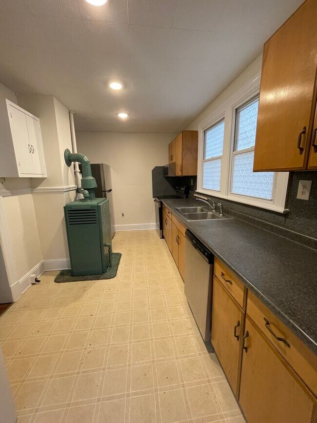 Building Photo - Cape cod home in Colonial Heights