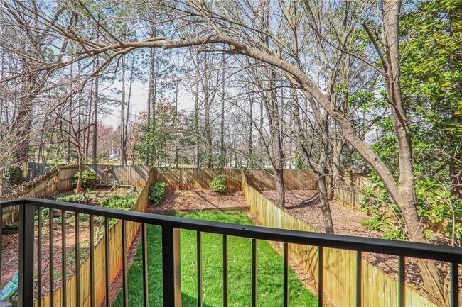 Building Photo - 1210 Cleburne Ave NE