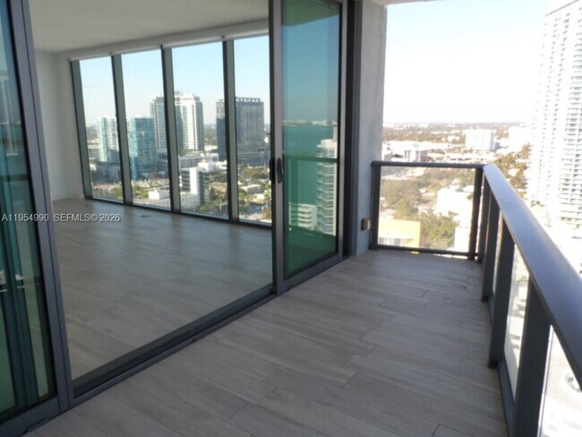 Building Photo - 460 NE 28th St