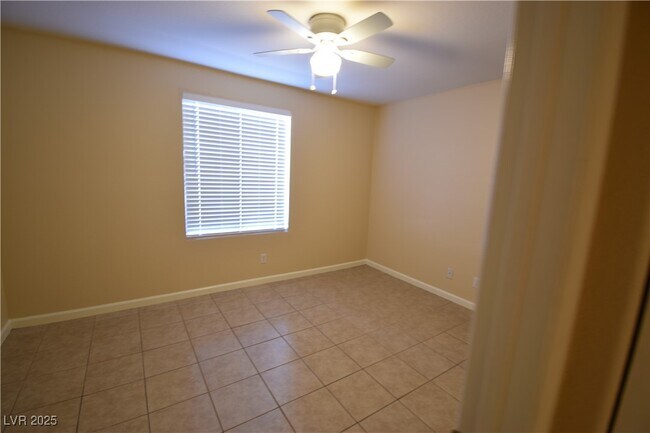 Building Photo - 1691 Home Ct