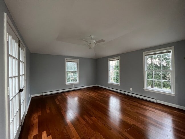 Building Photo - Cool Updated Historic 4/3.5 Farmhouse in Bethesda on Private, 1.5 Acre Lot